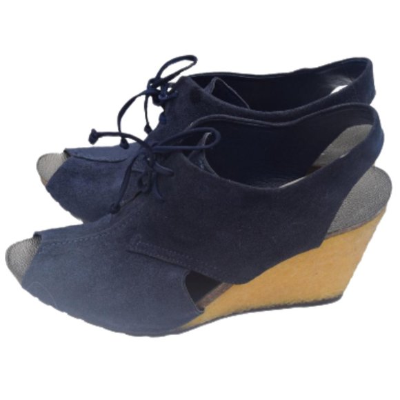 Clarks Shoes - 🌴 Clarks Navy Suede Wedges - Size 7